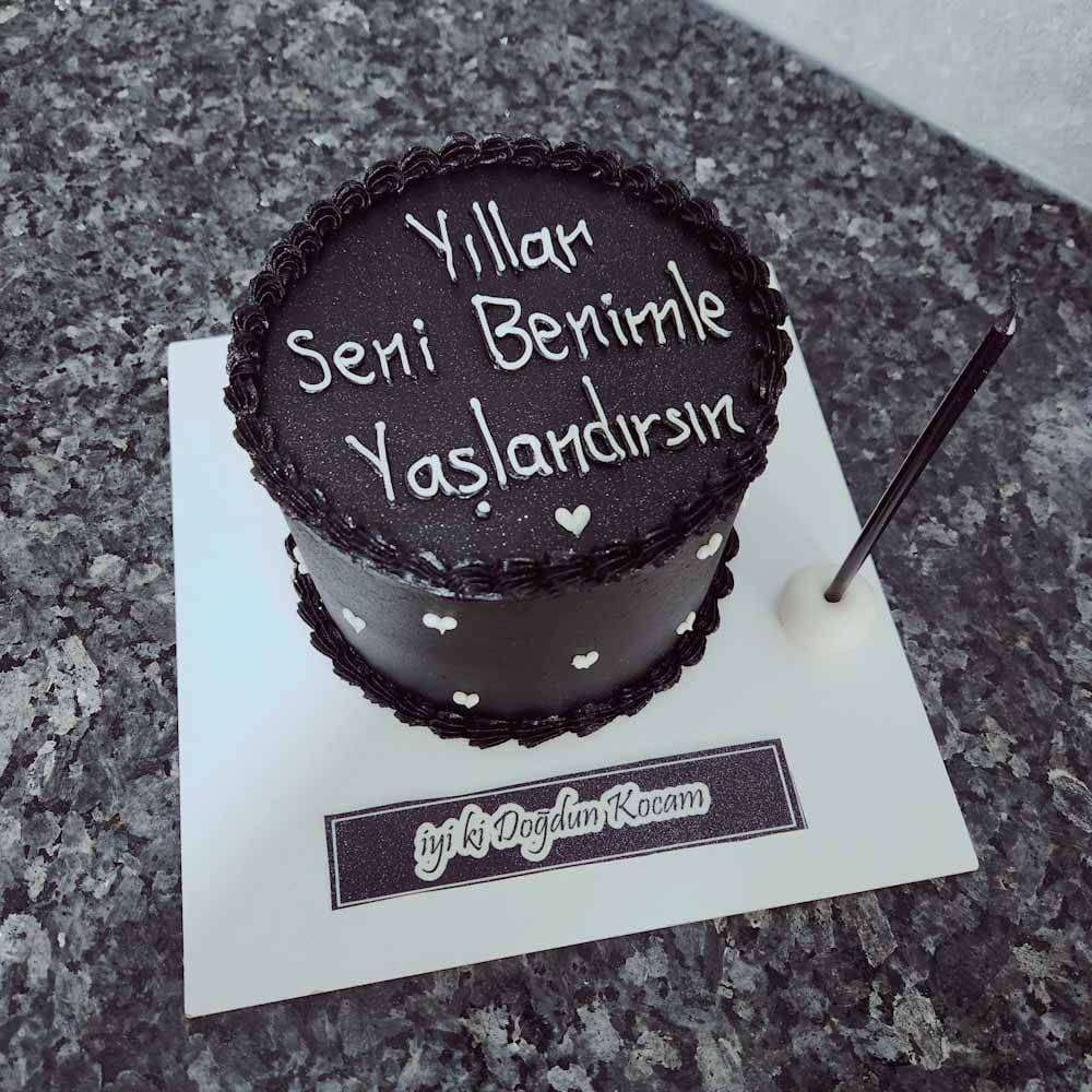 Erkek için Yazılı Siyah Pasta
