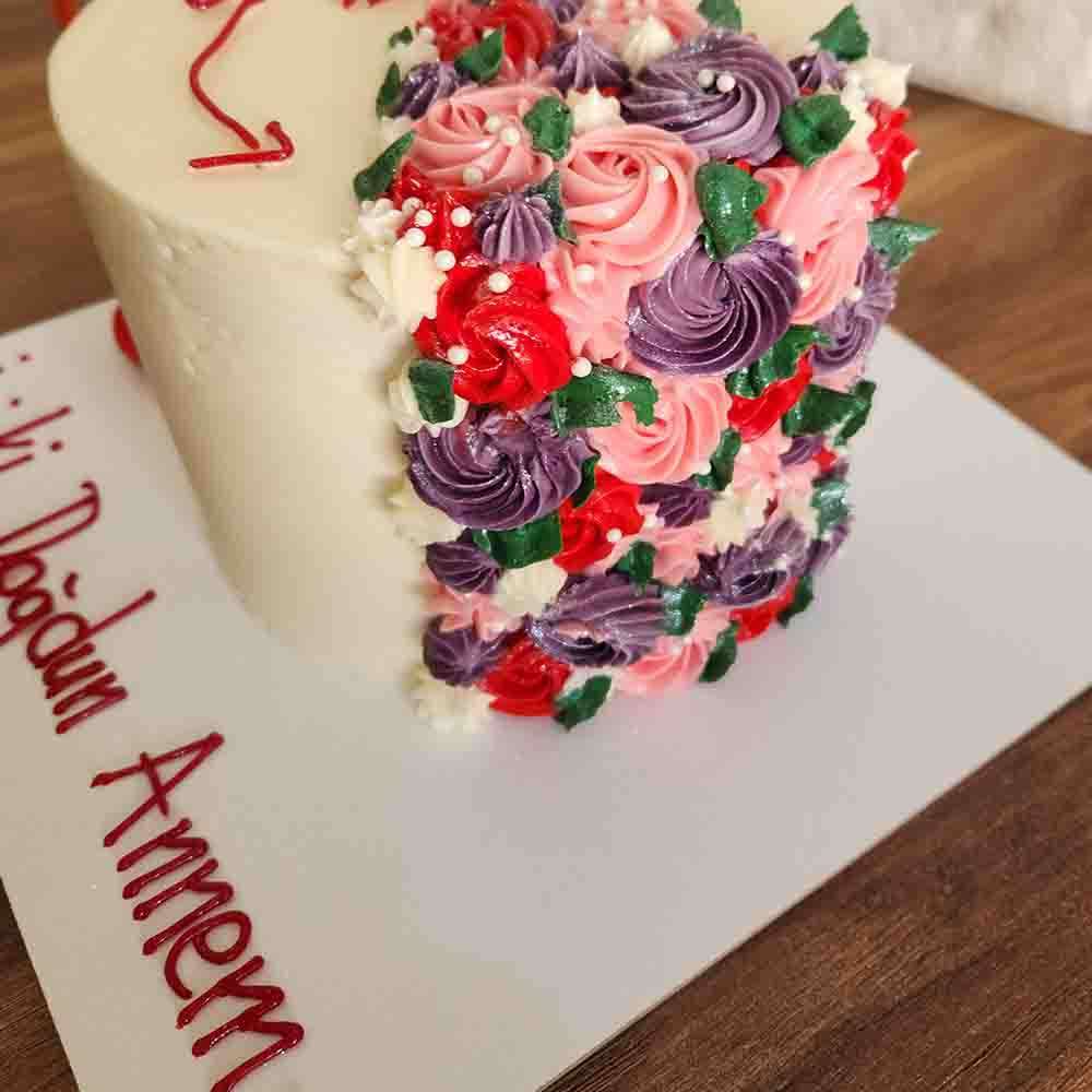 Annemin dilimi Yazılı pasta yan görünüm – dekoratif süsleme