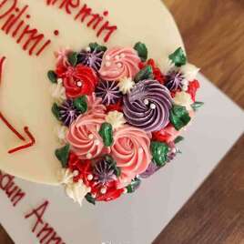 Annemin dilimi Yazılı pasta sunum konsepti – kutlamalar için özel pasta