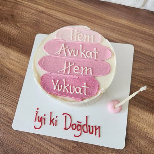 Pembe Geçişli Hem Avukat Hem Vukuat yazılı pasta