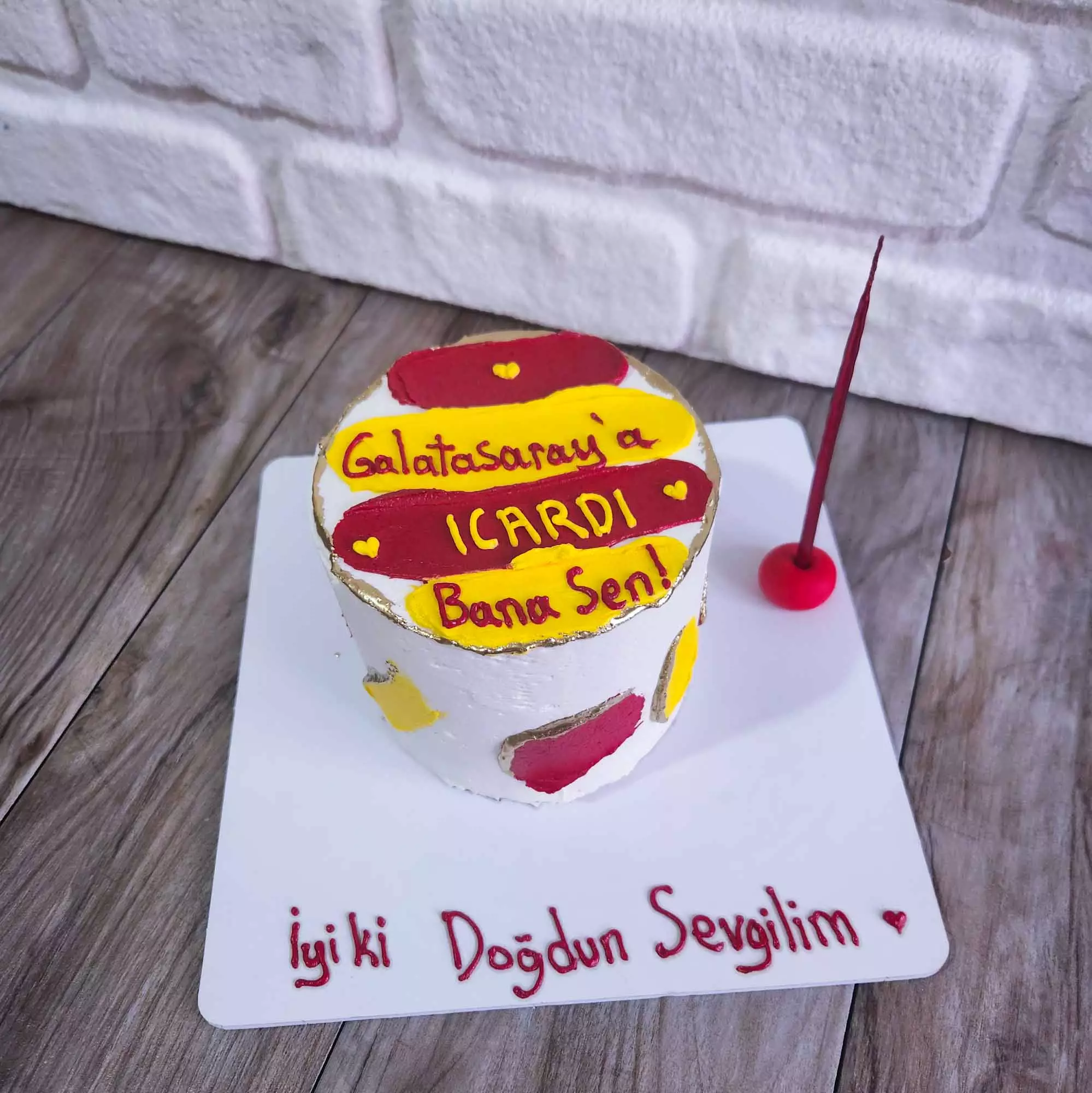 Galatasaray'a İcardi Yazılı Pasta