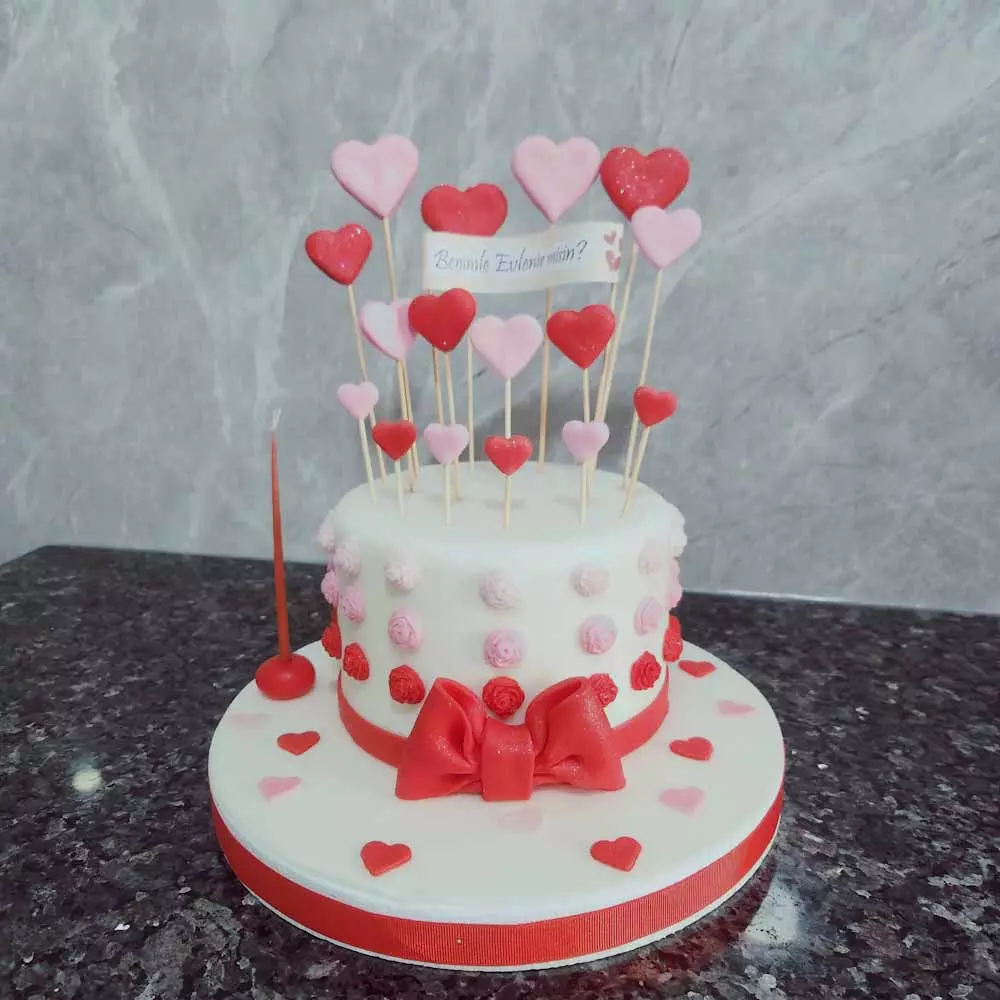 Evlilik Teklifi için pasta– zarif tasarım, butik dokunuş ve unutulmaz kutlamalar için özel lezzet.